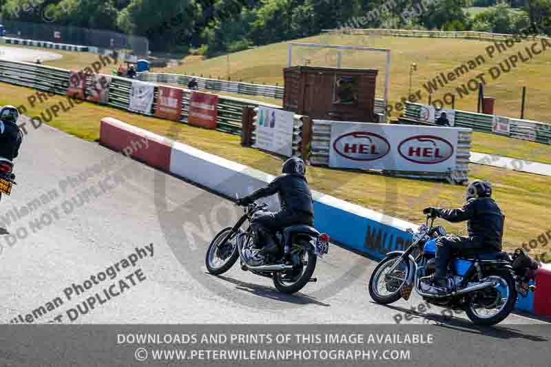 Vintage motorcycle club;eventdigitalimages;mallory park;mallory park trackday photographs;no limits trackdays;peter wileman photography;trackday digital images;trackday photos;vmcc festival 1000 bikes photographs